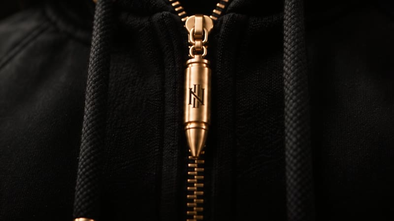 Main zipper pull